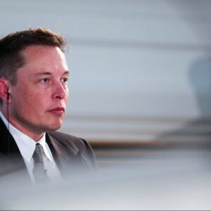 how elon musk is getting involved with the ukraine crisis