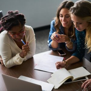 4 ways to create a spirit of collaboration for women in the workplace