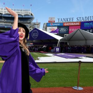 taylor swift doles out moving career advice to nyu class of 2022 the people who want it the most are the people i hire to work for my company