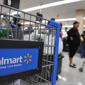 walmart targets college students with promise of 200000 salaries as shares plummet over 11