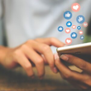 the ultimate guide to hiring a social media manager