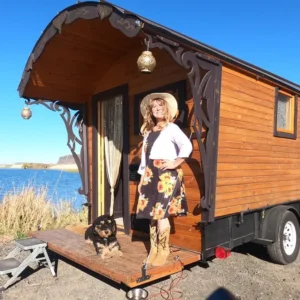 a former realtor spent a year and 15000 building an 84 square foot tiny home check it out