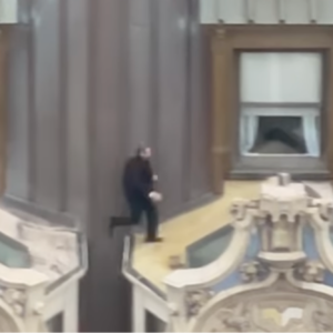 terrifying video of a man jumping across a 23 story building in new york city was apparently not a stunt