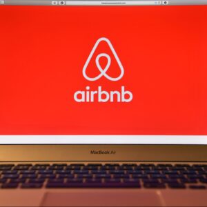 airbnb says black hispanic asian travelers have lower booking acceptance rates than white travelers