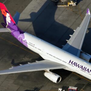 it felt like free falling 11 passengers taken to the emergency room after turbulent flight to hawaii