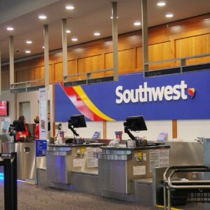 nightmare customers in tears as southwest cancels over 70 of flights prompting probe by department of transportation