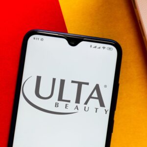 ulta issues a beautiful fy outlook but is the stock a buy now