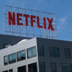 netflix is looking for a flight attendant and the job pays up to 385000