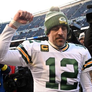 aaron rodgers went on a darkness retreat to decide his fate with the nfl