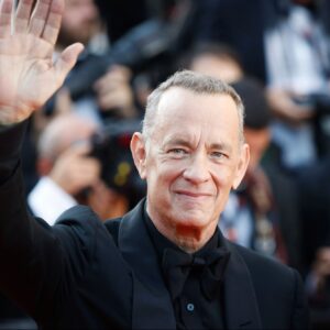 tom hanks surprises antique shops with typewriters theyre showing up on doorsteps unannounced