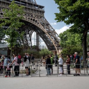 two drunk american tourists found trapped inside the eiffel tower after impromptu sleepover