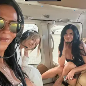 jeff bezos and lauren sanchez arrive by helicopter to nyfw